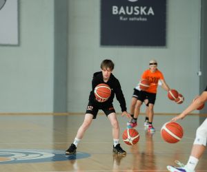 Treniņš Bauskas novada bērnu un jaunatnes sporta skolas basketbolistiem  ar Kristapu Valteru