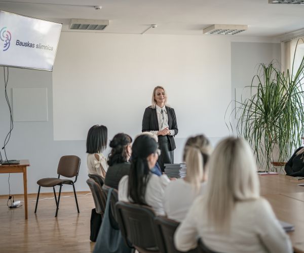 Studijas uzsāk topošie ārstu un māsu palīgi