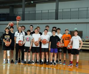 Treniņš Bauskas novada bērnu un jaunatnes sporta skolas basketbolistiem  ar Kristapu Valteru