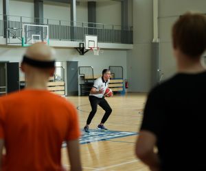 Treniņš Bauskas novada bērnu un jaunatnes sporta skolas basketbolistiem  ar Kristapu Valteru
