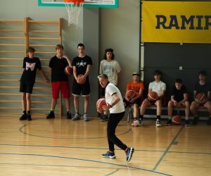 Treniņš Bauskas novada bērnu un jaunatnes sporta skolas basketbolistiem  ar Kristapu Valteru