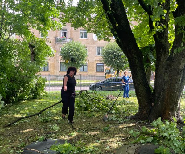 Apkārtnes sakopšana pēc 11.07.2024. vētras Bauskā