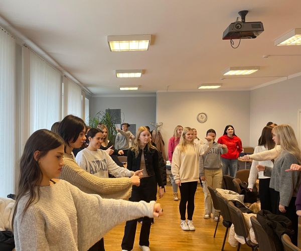 Bauskas slimnīcu apmeklē Bauskas 2. vidusskolas skolēni 
