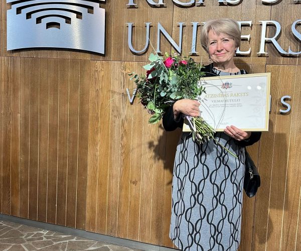 Vilma Butule saņem Veselības ministrijas Atzinības rakstu 30.04.2025.