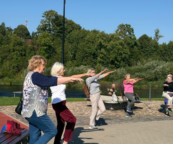 Fizioterapijas dienā seniori dodas veselības pastaigā 8.09.2025.