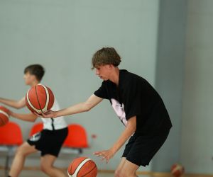 Treniņš Bauskas novada bērnu un jaunatnes sporta skolas basketbolistiem  ar Kristapu Valteru