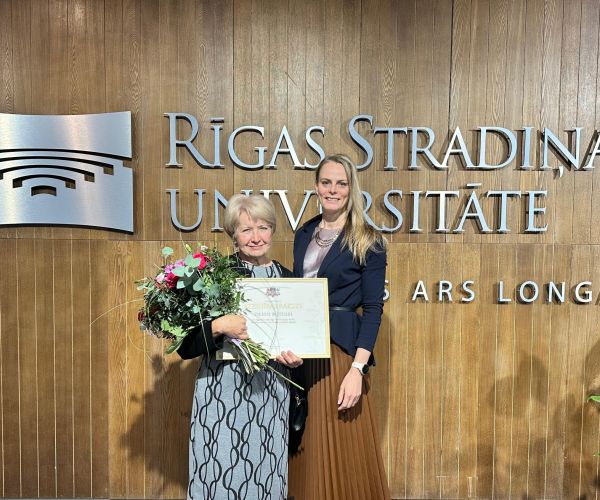 Vilma Butule saņem Veselības ministrijas Atzinības rakstu 30.04.2025.