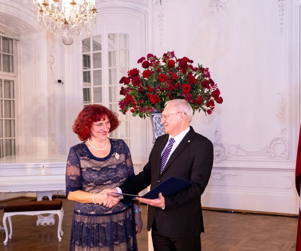 Pasniegti Bauskas novada pašvaldības apbalvojumi 15.11.2024.