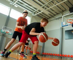 Treniņš Bauskas novada bērnu un jaunatnes sporta skolas basketbolistiem  ar Kristapu Valteru