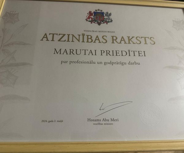 Bauskas slimnīcas speciālisti saņem Veselības ministrijas Atzinības un Pateicības rakstus