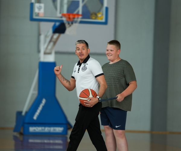 Treniņš Bauskas novada bērnu un jaunatnes sporta skolas basketbolistiem  ar Kristapu Valteru