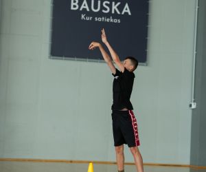 Treniņš Bauskas novada bērnu un jaunatnes sporta skolas basketbolistiem  ar Kristapu Valteru