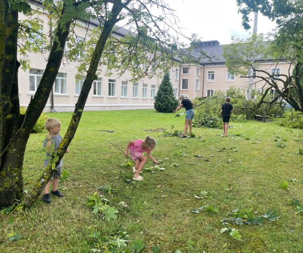 Apkārtnes sakopšana pēc 11.07.2024. vētras Bauskā
