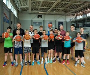 Treniņš Bauskas novada bērnu un jaunatnes sporta skolas basketbolistiem  ar Kristapu Valteru