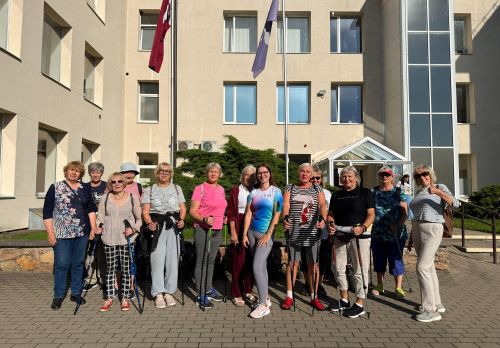 Fizioterapijas dienā seniori dodas veselības pastaigā