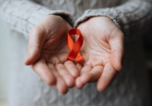 Aicinām uz lekciju par HIV kā mūsdienās kontrolējamu hronisku slimību