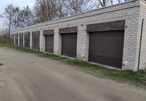 Iznomā neapdzīvojamās telpas (garāžas) Dārza ielā 7/4