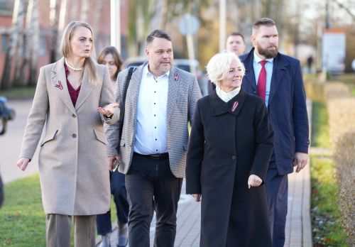 Saeimas priekšsēdētāja Daiga Mieriņa apmeklē Bauskas slimnīcu